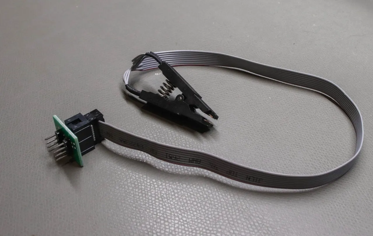 soic cliips — figure from “IoT Penetration Testing Part 1”.
